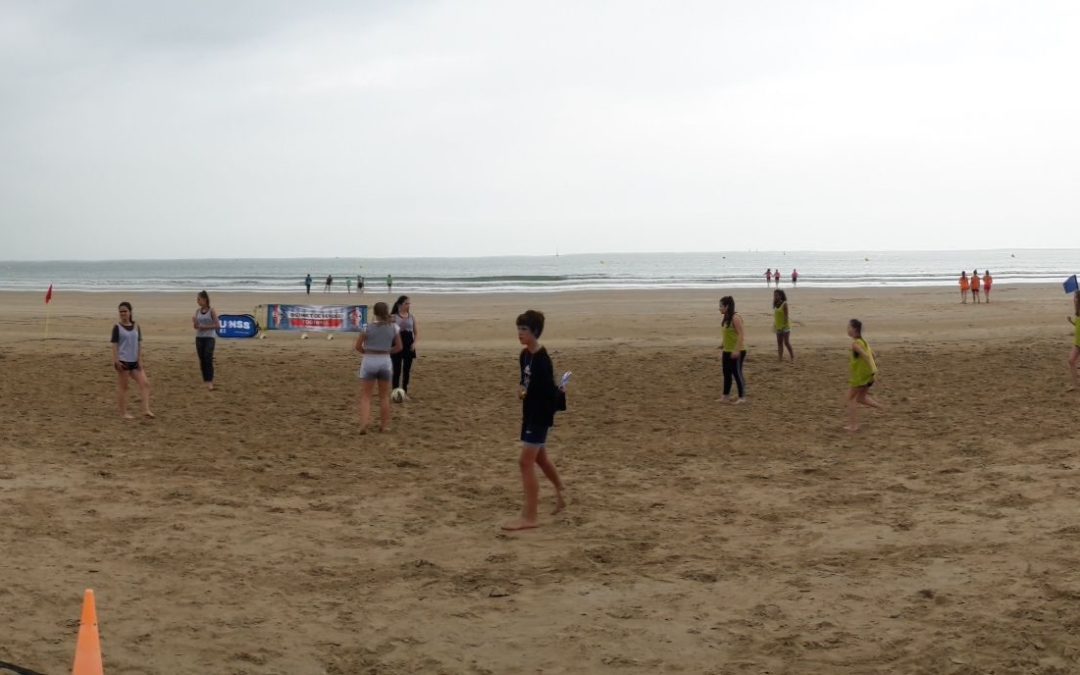 Mercredi 6 juin- Les footballeuses sur la plage des Sables